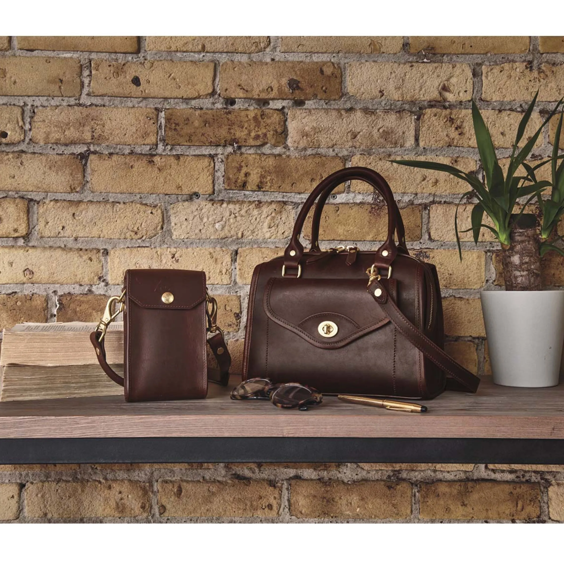 J. W. Hulme Co Juno Handbag> Crossbody