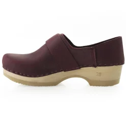 J. W. Hulme Co Sven Clogs Closed Back Large Buckle Women's><noscript><img width=